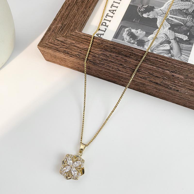 Leaf Clover Spinning Necklace