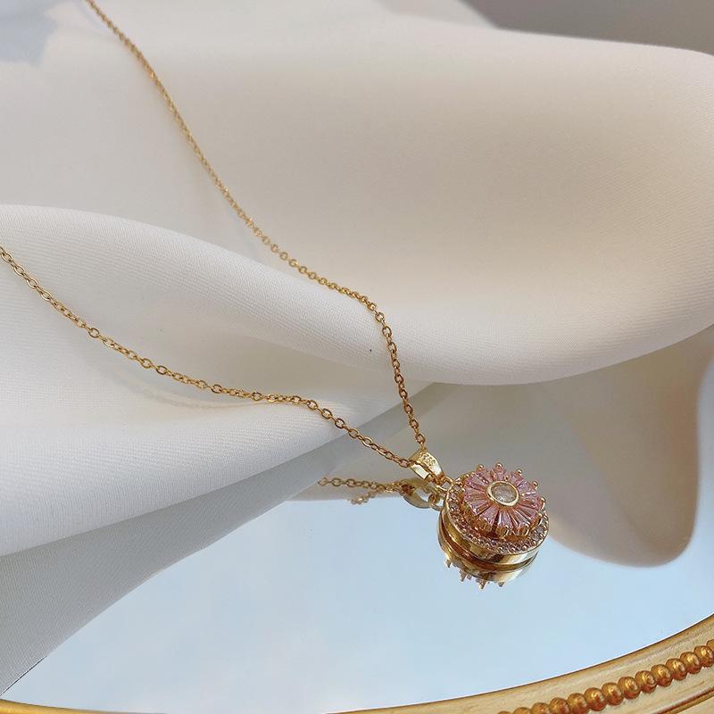 Floral Rotating Necklace